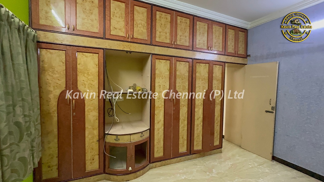 Bungalow for sale in Kolathur