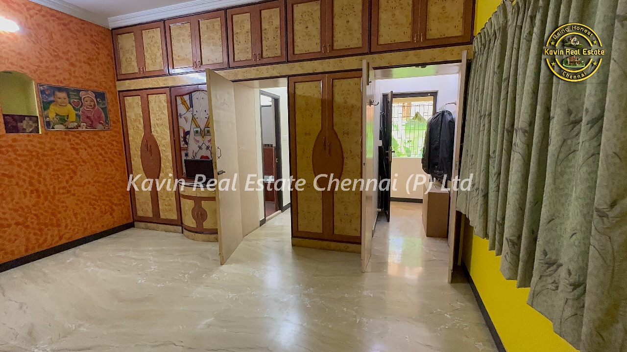 Bungalow for sale in Kolathur
