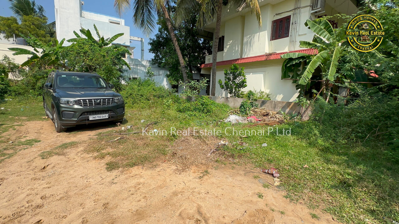 Plot for sale in Neelankarai ECR