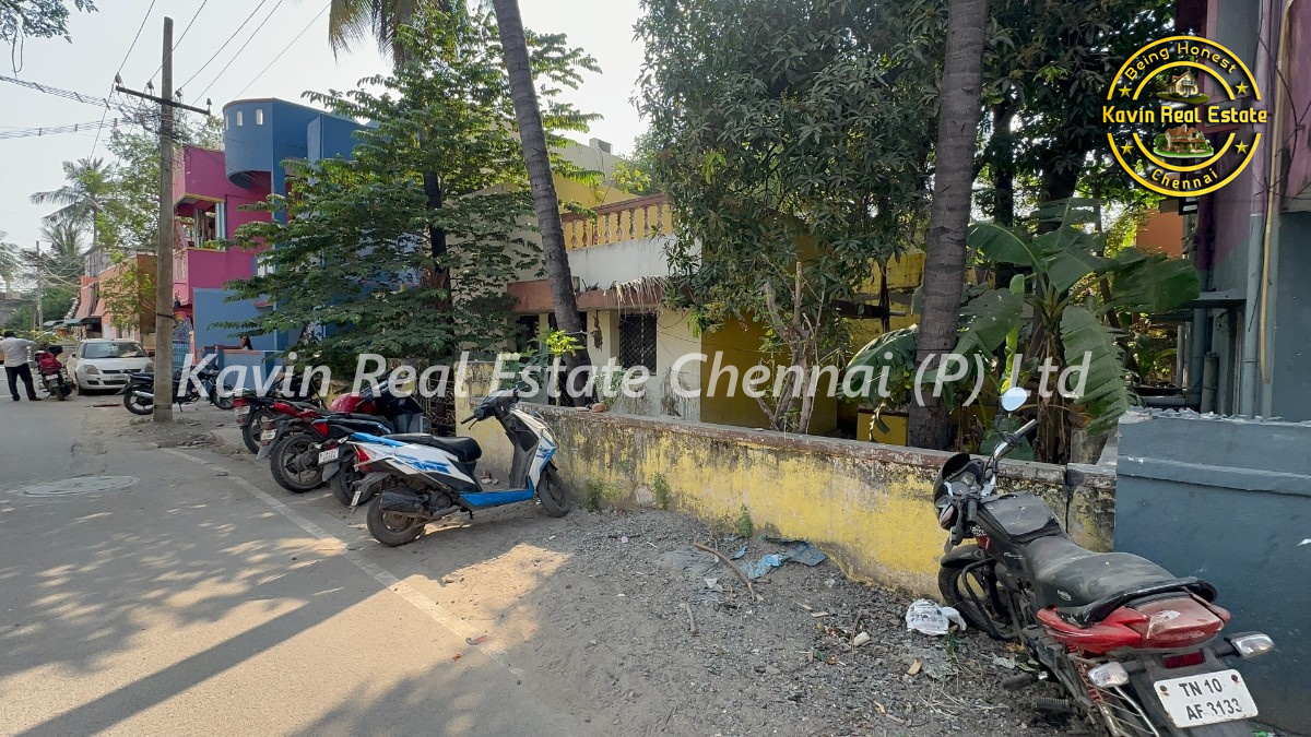 Old House for sale in Porur