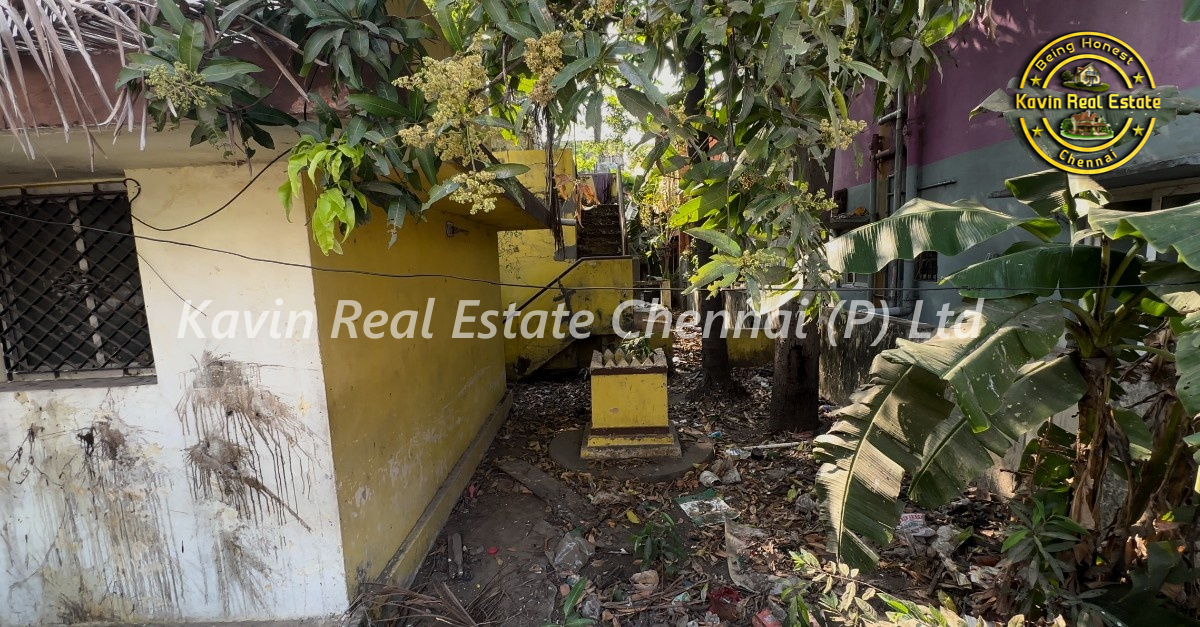 Old House for sale in Porur